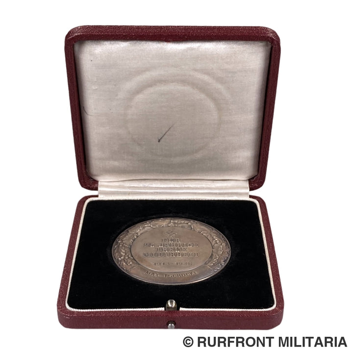 Zilveren Penning In Etui Deutsche Bank Für 25-Jährige Mitarbeit Op Naam Van Max Tschöcke