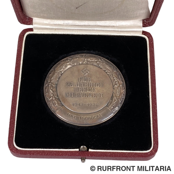 Zilveren Penning In Etui Deutsche Bank Für 25-Jährige Mitarbeit Op Naam Van Max Tschöcke Zilveren Penning In Etui Deutsche Bank Für 25-Jährige Mitarbeit Op Naam Van Max Tschöcke