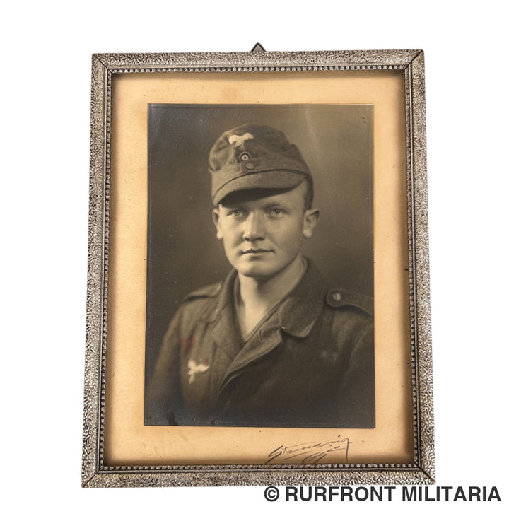 Foto Luftwaffe soldaat met m43 feldmütze