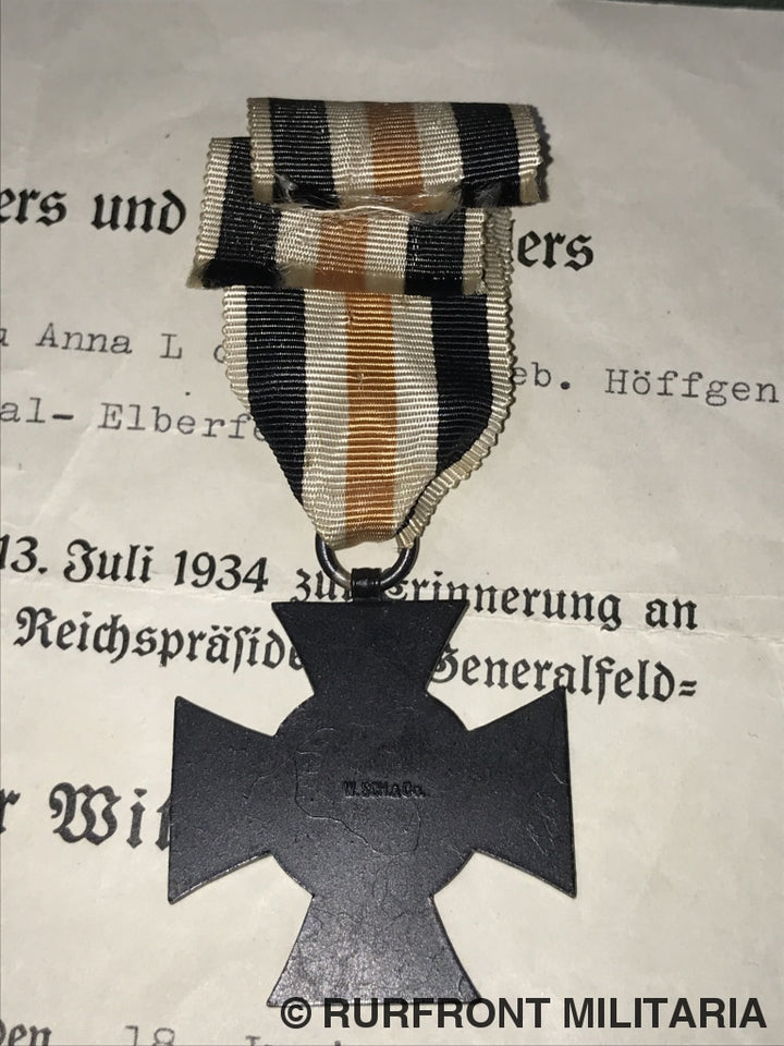 Ehrenkreuz Für Witwen En Oorkonde.
