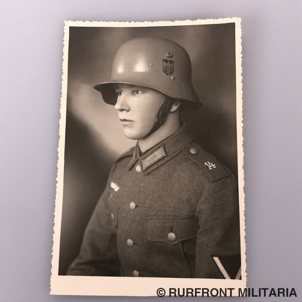 Portretfoto Gefreiter Infanterie Regiment 14 (Badisches) Met Reissue M17 Helm.